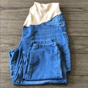 Super comfy, stretch maternity jeans